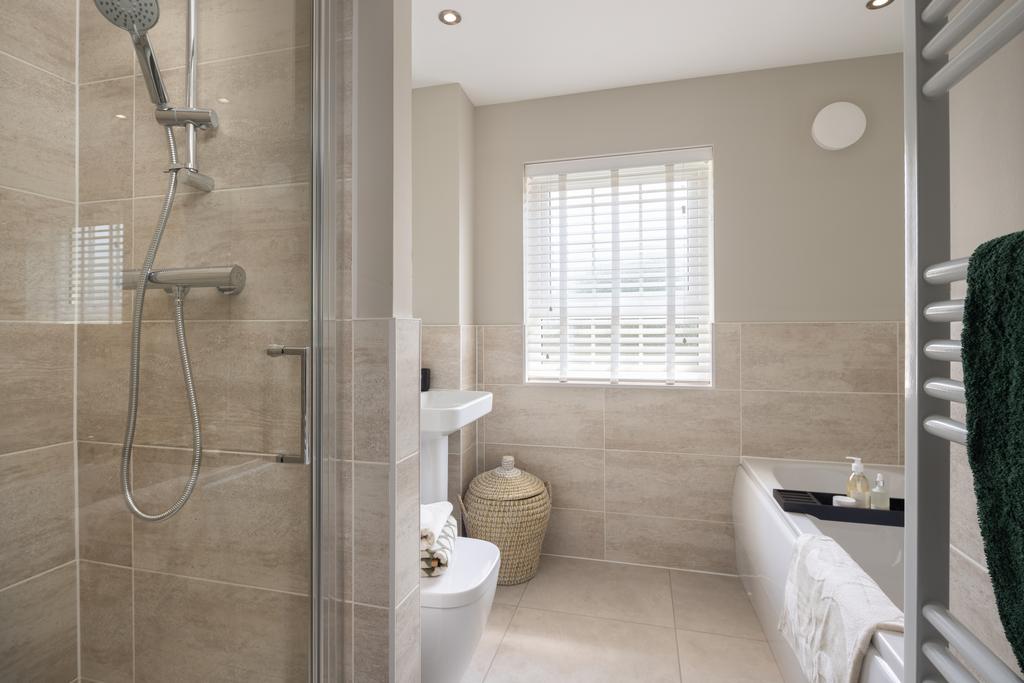 Family bathroom in the Manning 5 bedroom home