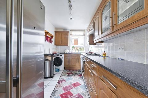 3 bedroom flat to rent, Abbey Road, St John's Wood, London, NW8