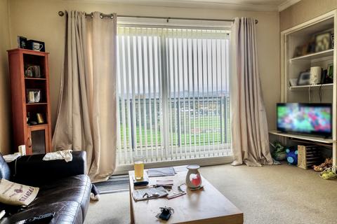 Flat 2, 41 Valeview Terrace, Dumbarton, G82 3BJ