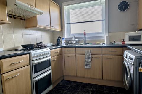 Flat 2, 41 Valeview Terrace, Dumbarton, G82 3BJ