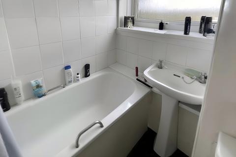 Flat 2, 41 Valeview Terrace, Dumbarton, G82 3BJ