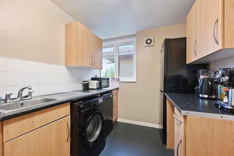 2 bedroom flat for sale, Harcourt Road, Wallington, SM6