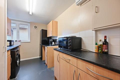 11, Friars Court Harcourt Road, Wallington, SM6 8AX