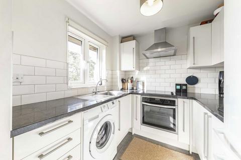 2 bedroom flat for sale, Barnfield Close, London SW17