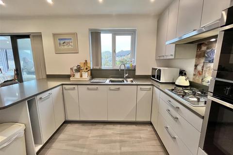 4 bedroom detached house for sale, Foxlea, Simmondley, Glossop