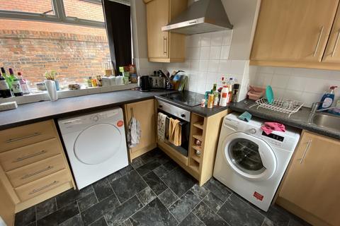 3 bedroom terraced house to rent, Bridge Road, L18 5EG,