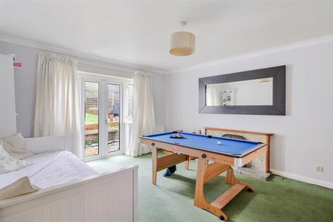 4 bedroom detached house for sale, Chantry Hurst, Epsom