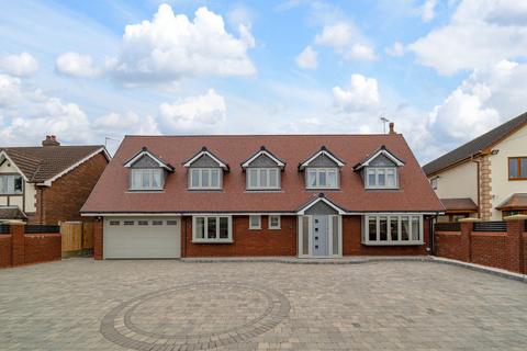 5 bedroom detached house to rent, Kings Road, Wolverhampton, Calf Heath WV10 7DU