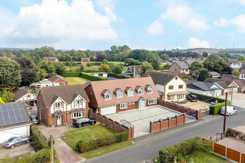 5 bedroom detached house to rent, Kings Road, Wolverhampton, Calf Heath WV10 7DU