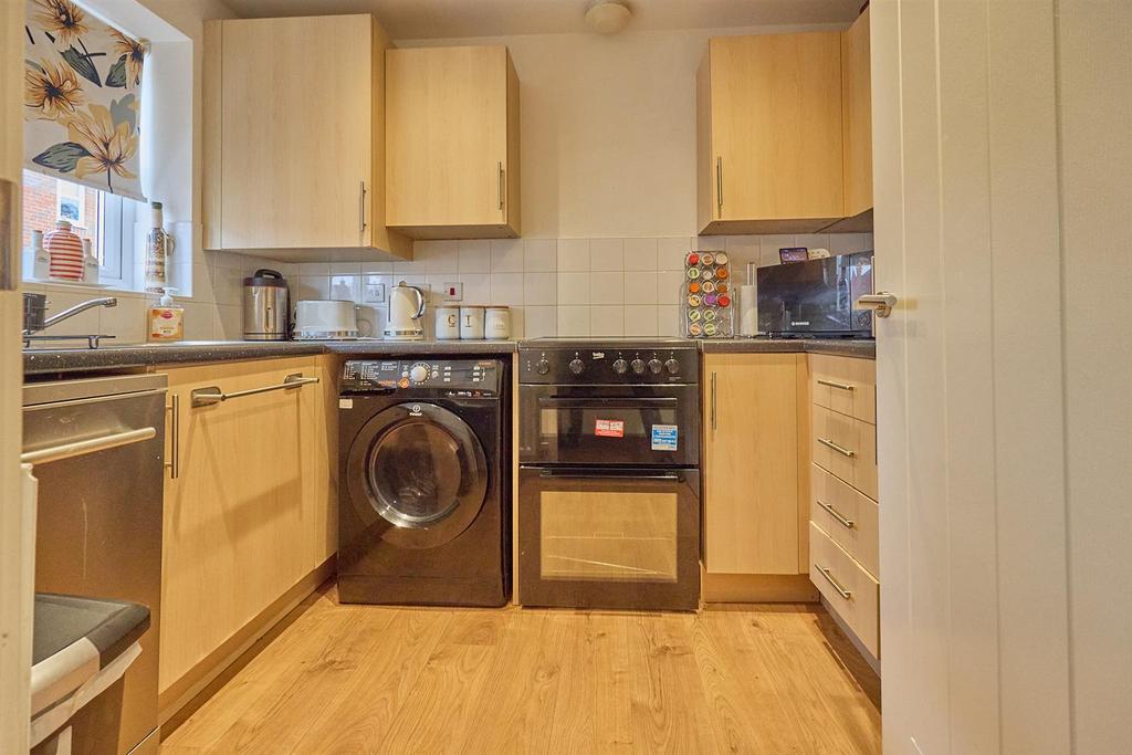 Fitted kitchen to front