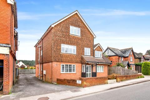 1 bedroom property for sale, Oaklea House, Headley Road, Grayshott, GU26 6LG