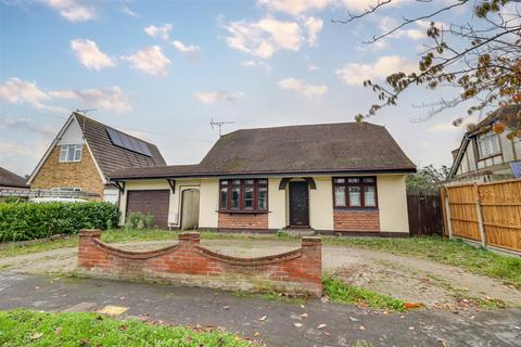 4 bedroom detached house for sale, Atherstone Road, Canvey Island SS8