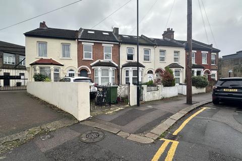 4 bedroom terraced house to rent, Ringwood Road, Leyton, E17