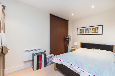 2 bedroom apartment to rent, Prestons Road, London, E14