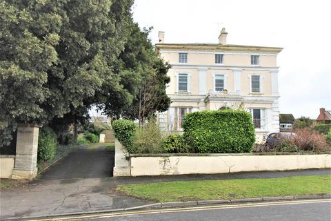 2 bedroom flat to rent, Hillcourt Hillcourt Road Cheltenham GL52 3JL