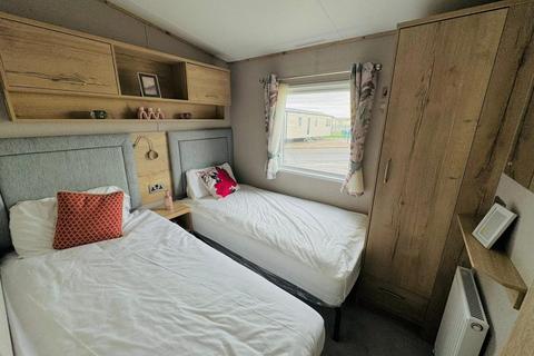 2 bedroom lodge for sale, Martello Beach Holiday Park