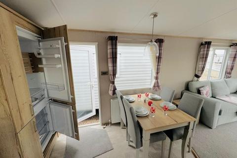 2 bedroom lodge for sale, Martello Beach Holiday Park