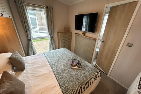 2 bedroom lodge for sale, New Beach Holiday Park