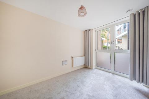 2 bedroom ground floor flat to rent, Cable Walk London SE10