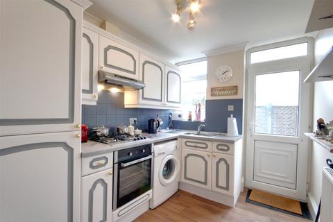 1 bedroom flat for sale, St Georges Road, Worthing BN11