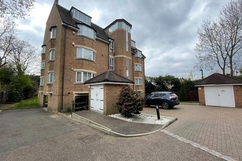 3 bedroom apartment to rent, 1 Hoptree Close, London N12