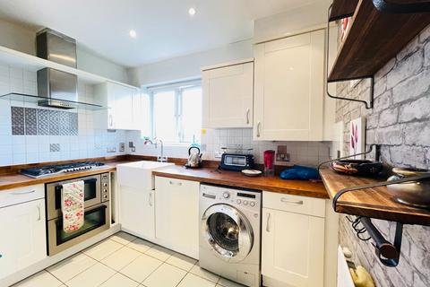 3 bedroom apartment to rent, 1 Hoptree Close, London N12