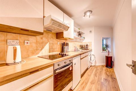 1 bedroom flat for sale, Farncombe Road, Worthing, West Sussex, BN11