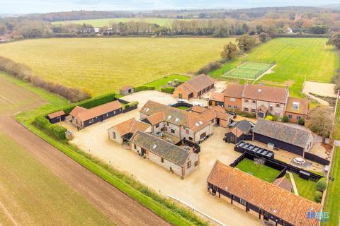 4 bedroom barn conversion for sale, Roughton, NR11