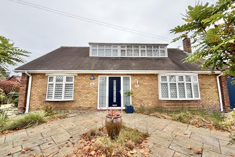 4 bedroom bungalow for sale, Lowcross Road, Poulton-Le-Fylde FY6