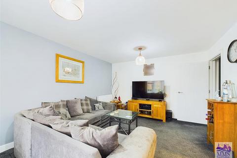 Flat 1, Edwin House, 21 Nightingale Drive, Wouldham, Rochester, ME1 3YD