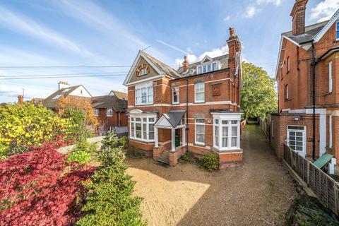 London Road, Guildford, GU1