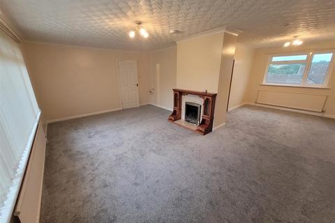 3 bedroom bungalow to rent, Silverstream Drive, Hakin, Milford Haven