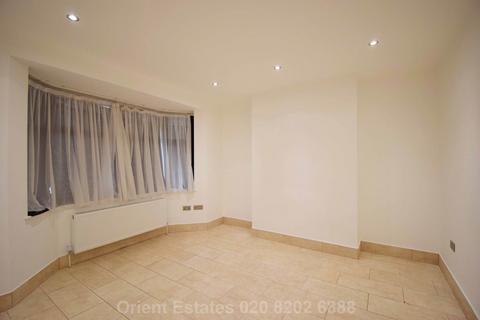 5 bedroom semi-detached house to rent, Deans Lane, Edgware