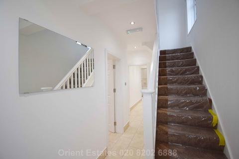 5 bedroom semi-detached house to rent, Deans Lane, Edgware