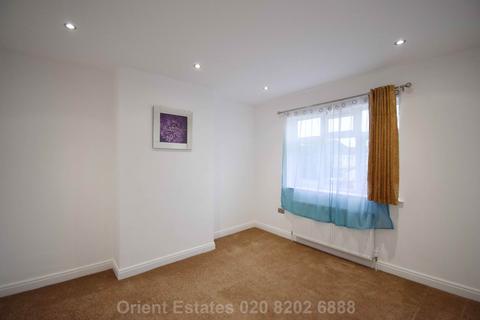 5 bedroom semi-detached house to rent, Deans Lane, Edgware