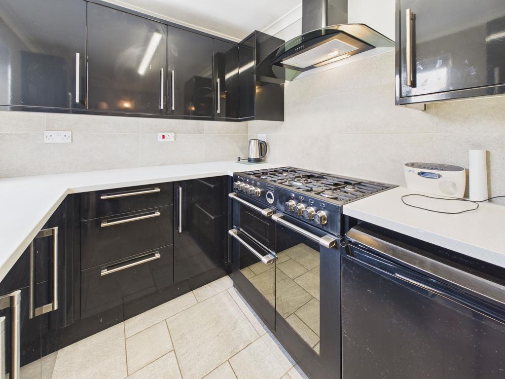 Cam02093 g0 pr0061 still016