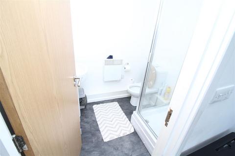 2 bedroom apartment to rent, Broughton Lane, Salford M7