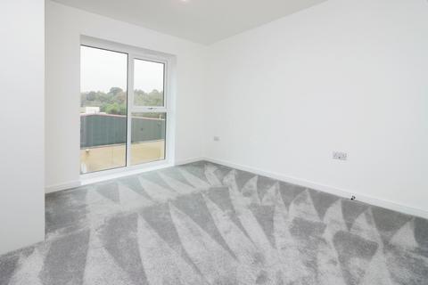 2 bedroom flat to rent, Home Park Mill Link, Kings Langley, WD4