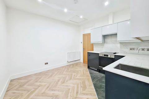 2 bedroom flat to rent, Westcombe Hill, London SE3