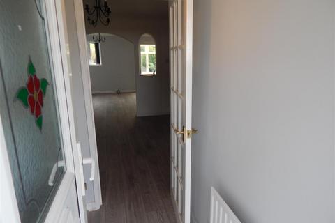 3 bedroom terraced house to rent, Evenlode Close, Lodge Park