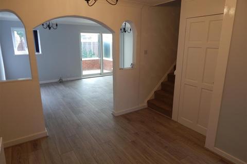 3 bedroom terraced house to rent, Evenlode Close, Lodge Park