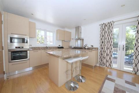 2 bedroom apartment to rent, Brockley Court, Winchmore Hill, N21