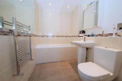 2 bedroom apartment to rent, Brockley Court, Winchmore Hill, N21