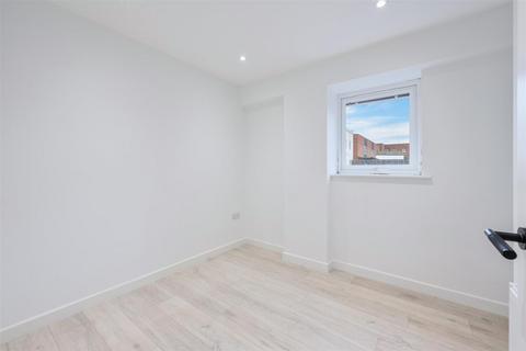 2 bedroom apartment to rent, The Kilns, Redhill RH1