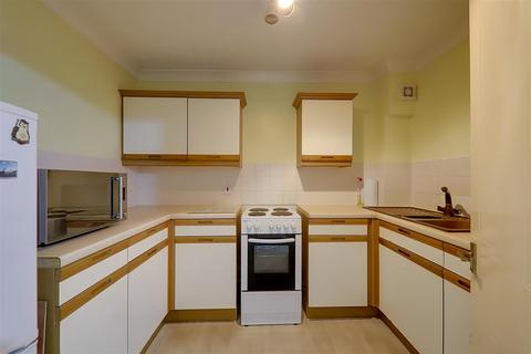 Studio for sale, Applesham Court, Lancing BN15