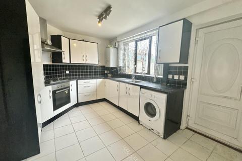 3 bedroom terraced house to rent, Harvest Road, Smethwick