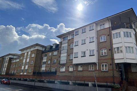 2 bedroom flat to rent, Homesdale Road, Bromley BR2