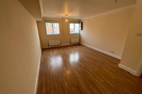 2 bedroom flat to rent, Homesdale Road, Bromley BR2