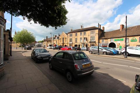 Studio to rent, Market Place, Market Deeping