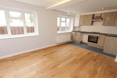 2 bedroom apartment to rent, High Street, Keynsham, Bristol